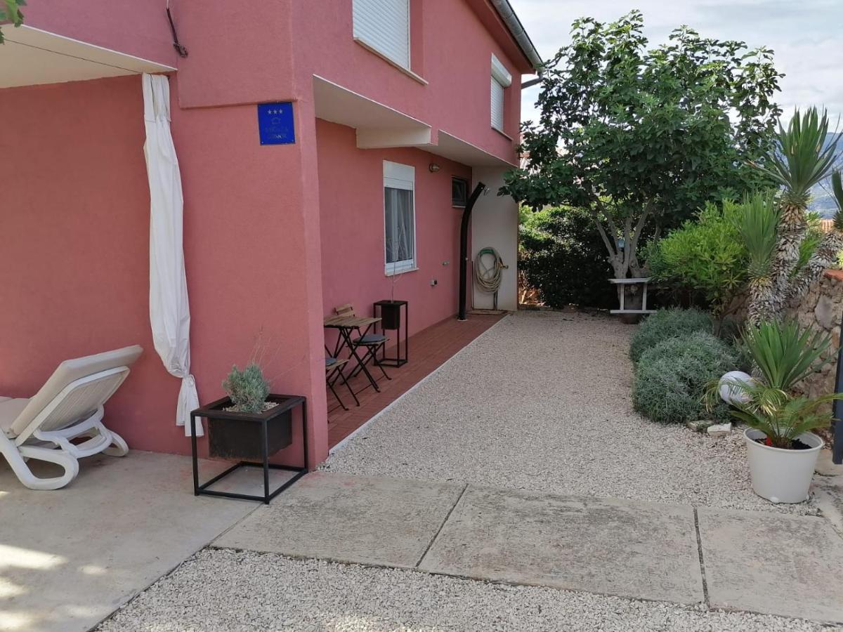 Ražanac House For Rent Paola 빌라 외부 사진