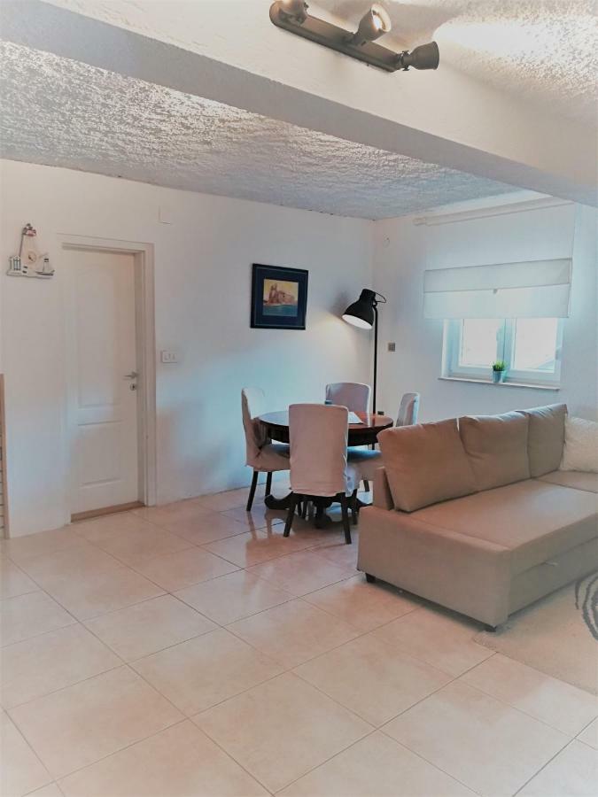 Ražanac House For Rent Paola 빌라 외부 사진
