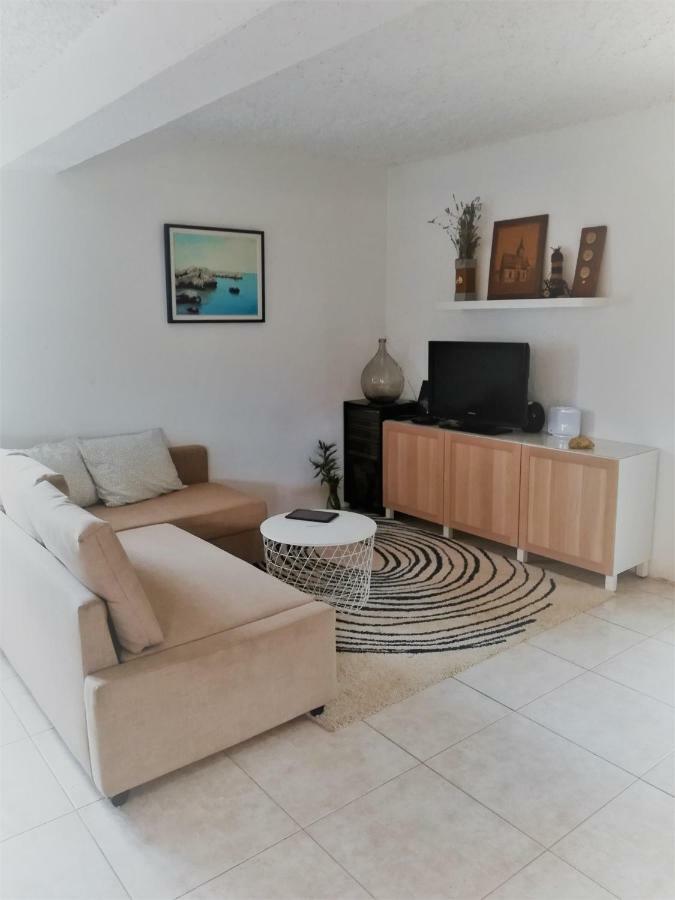 Ražanac House For Rent Paola 빌라 외부 사진